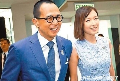 32岁梁洛施近照曝光,手提环保袋逛超市,与李泽楷像极了亲人